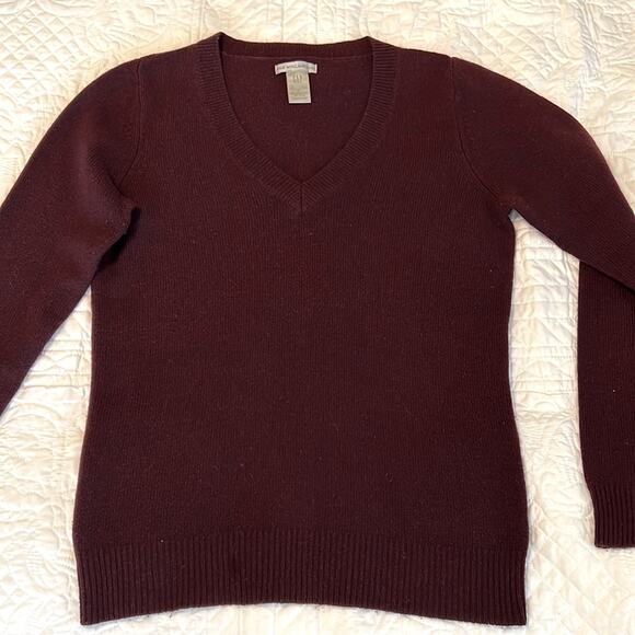 GAP Sweaters - GAP lambswool maroon v-neck long sleeve sweater large